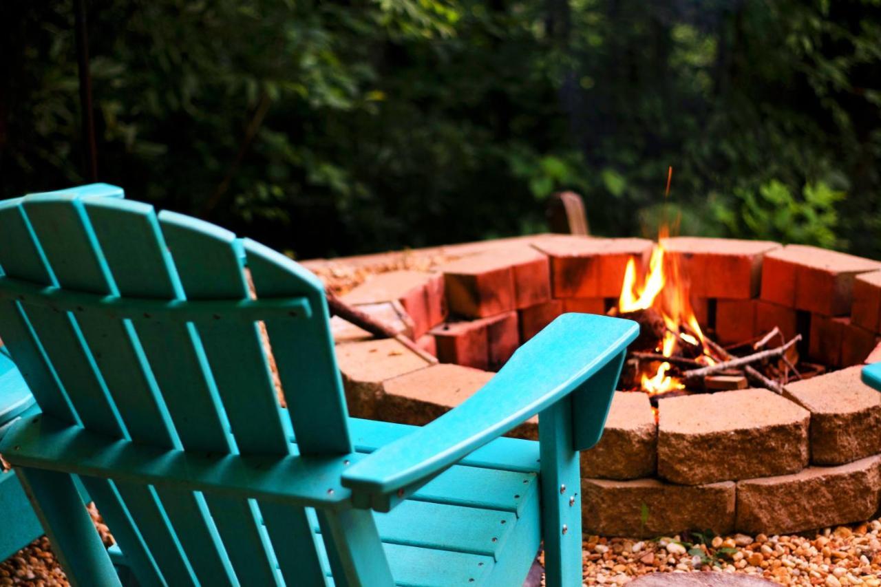 Cozy Cabin Retreat - Hot Tub, Fireplace & Fire Pit Blue Ridge Eksteriør billede